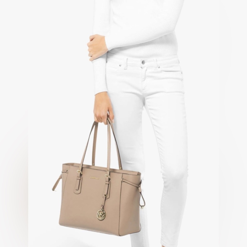 Michael Kors Voyager Medium Crossgrain Leather Tote Bag - Picture 9 of 14
